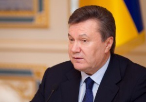 Янукович поздравляет Кличко с победой над Хэем