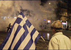 Парламент Греції далі голосуватиме за економію