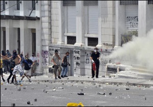 Грецький парламент ухвалив заходи економії