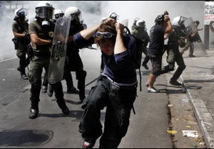 Грецький парламент розгляне програму скорочень