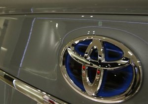 Toyota прогнозирует падение годовой прибыли на 35% из-за стихии в Японии