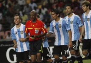 FIFA оправдала действия арбитра матча Нигерия - Аргентина