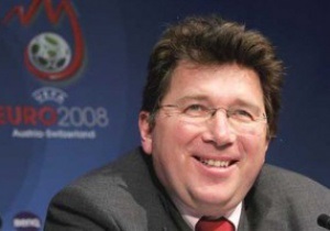 Директор UEFA: Украина готова к Евро-2012 на 70-80%