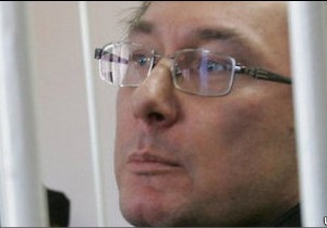 Українська служба Бі-бі-сі: Юрій Луценко хоче дивитися в очі суддям