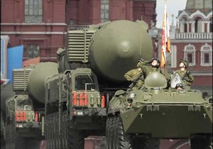 Ракети й танки на параді у Москві