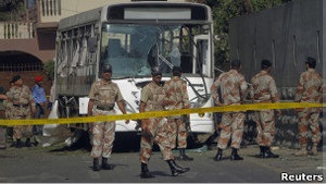 У Пакистані здійснено напад на військові автобуси