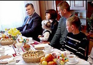 Янукович працює   як фермер  