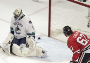 Stanley Cup: Ястребы разгромили Ванкувер и сократили отставание в серии