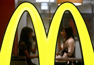 McDonald s возьмет на работу 50 тыс. сотрудников за один день
