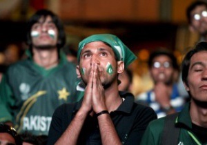 Відомий комік помер, обговорюючи в ефірі крикетний матч збірних Індії та Пакистану