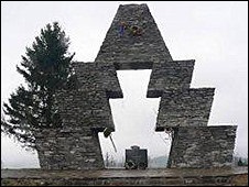 Українська служба Бі-бі-сі: Знову  Свобода  і пам ятник - цього разу угорцям