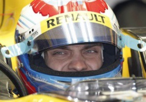 Российский гонщик продлил контракт с Renault