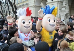 Фотогалерея: Гости дорогие. В Украину приехали талисманы Евро-2012