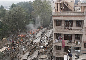 Понад 60 осіб загинули після обвалу будинку