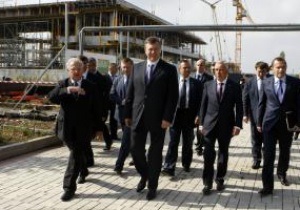 Янукович ознакомился с ходом строительства донецкого аэропорта