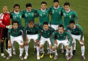 Мексиканские футболисты оштрафованы за 14 проституток и трансвестита