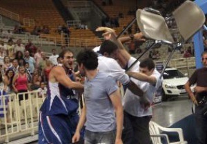 Греческая полиция арестовала баскетболиста-метателя стульев