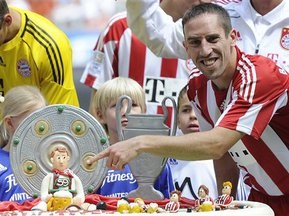 Бавария сыграла против команды из тридцати человек