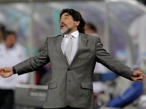 Официально: Марадона покинул пост главного тренера сборной Аргентины