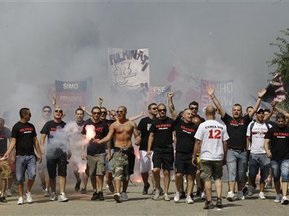 Болельщики Милана выступили за смену владельца клуба
