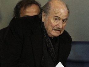 Блаттер попросил прощения за судейские ошибки