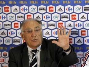 Президент Федерации футбола Франции подал в отставку