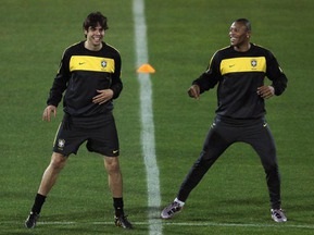 На позиції Кака зіграє Жуліо Баптіста