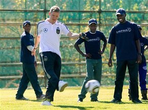 Швайнштайгер может пропустить матч с Англией