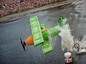 В Україні відбувся перший Red Bull Flugtag