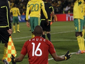 Фотогалерея. Бенефіс Форлана. Уругвай розгромлює ПАР