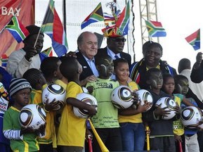 Зепп Блаттер встал на защиту вувузелов