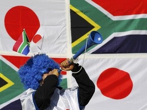 В ЮАР начнут производить тихие вувузелы