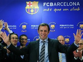 Эра Лапорты завершена - Барселона получила нового президента