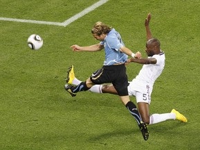 Форлан признан лучшим игроком матча Уругвай - Франция