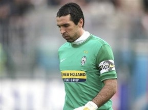 Буффон получил травму в матче с Миланом