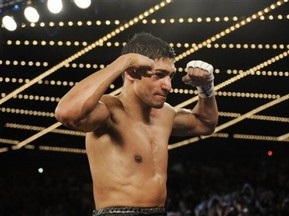 Амир Хан досрочно победил Поли Малиньяджи