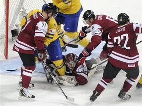 ЧМ по хоккею: Финны одолели белорусов, шведы обыграли латвийцев