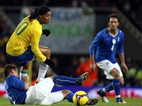 Роналдиньо сохранил шансы поехать на Чемпионат мира