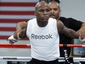 Букмекеры ставят на Мейвезера в бою с Мозли