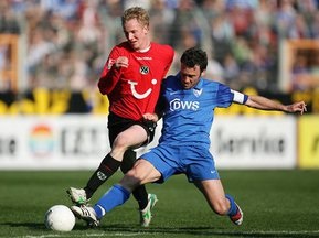 Бундеслига получает больше всех от рекламы на футболках