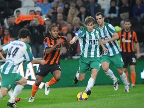 УПЛ: Шахтер дожал Карпаты, Таврия отгрузила Арсеналу шесть голов