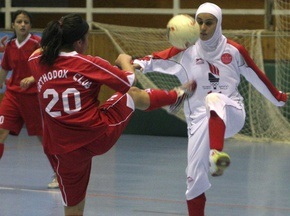 Иранским футболисткам запретили играть в хиджабах