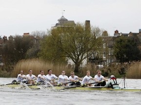 Кембридж победил Оксфорд в традиционной ежегодной регате