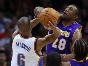 NBA: Лейкерс уступают в Оклахома-Сити