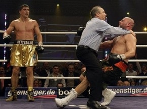 Марко Хук відправив Річардса в нокдаун у третьому раунді