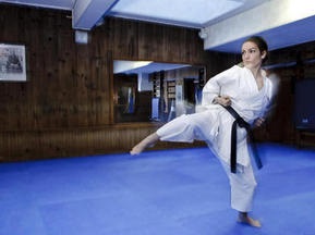 Министр экологии Франции выиграла Чемпионат страны по каратэ