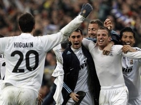 Примера: Реал побеждает Севилью, Барселона теряет очки