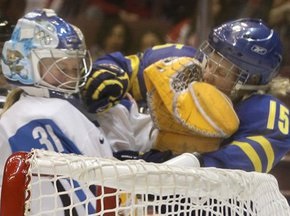 Хоккей: Шведки подарили финкам Олимпийскую бронзу