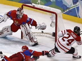 Хоккей: Канада унизила Россию