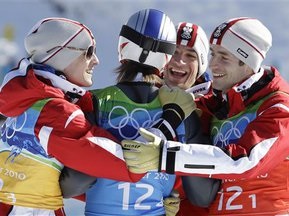 Прыжки с трамплина: Австрийцы взяли командное золото